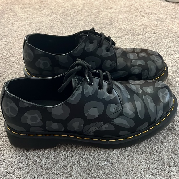 Dr. Martens Skull Leopard Oxfords - Picture 2 of 4